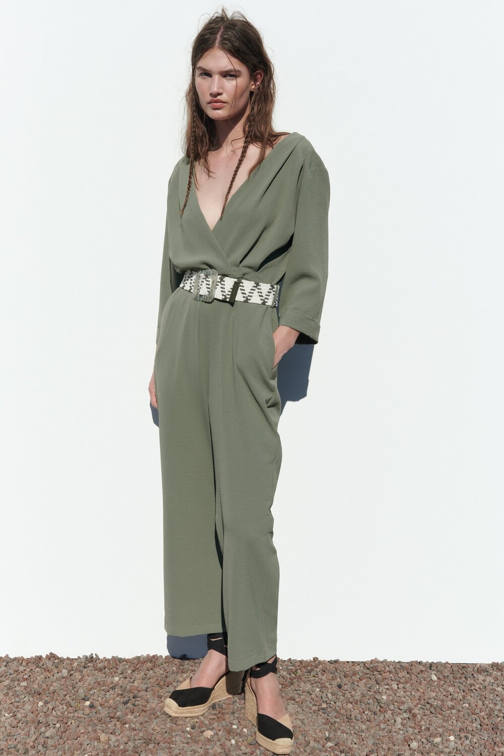 

Комбинезон с поясом ZARA, темный хаки