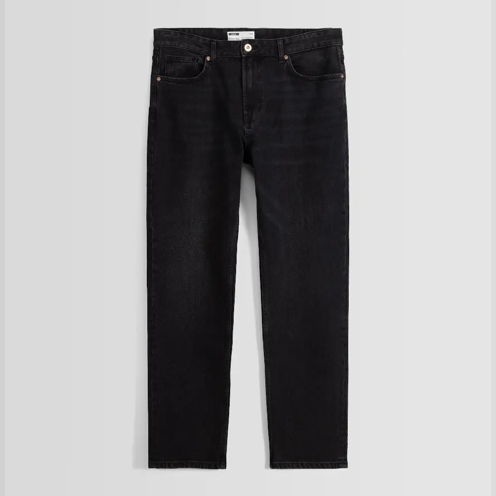 

Джинсы Bershka Slim Fit, черный