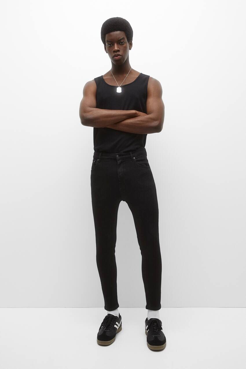 

Базовые черные джинсы морковного кроя Pull&Bear, черный