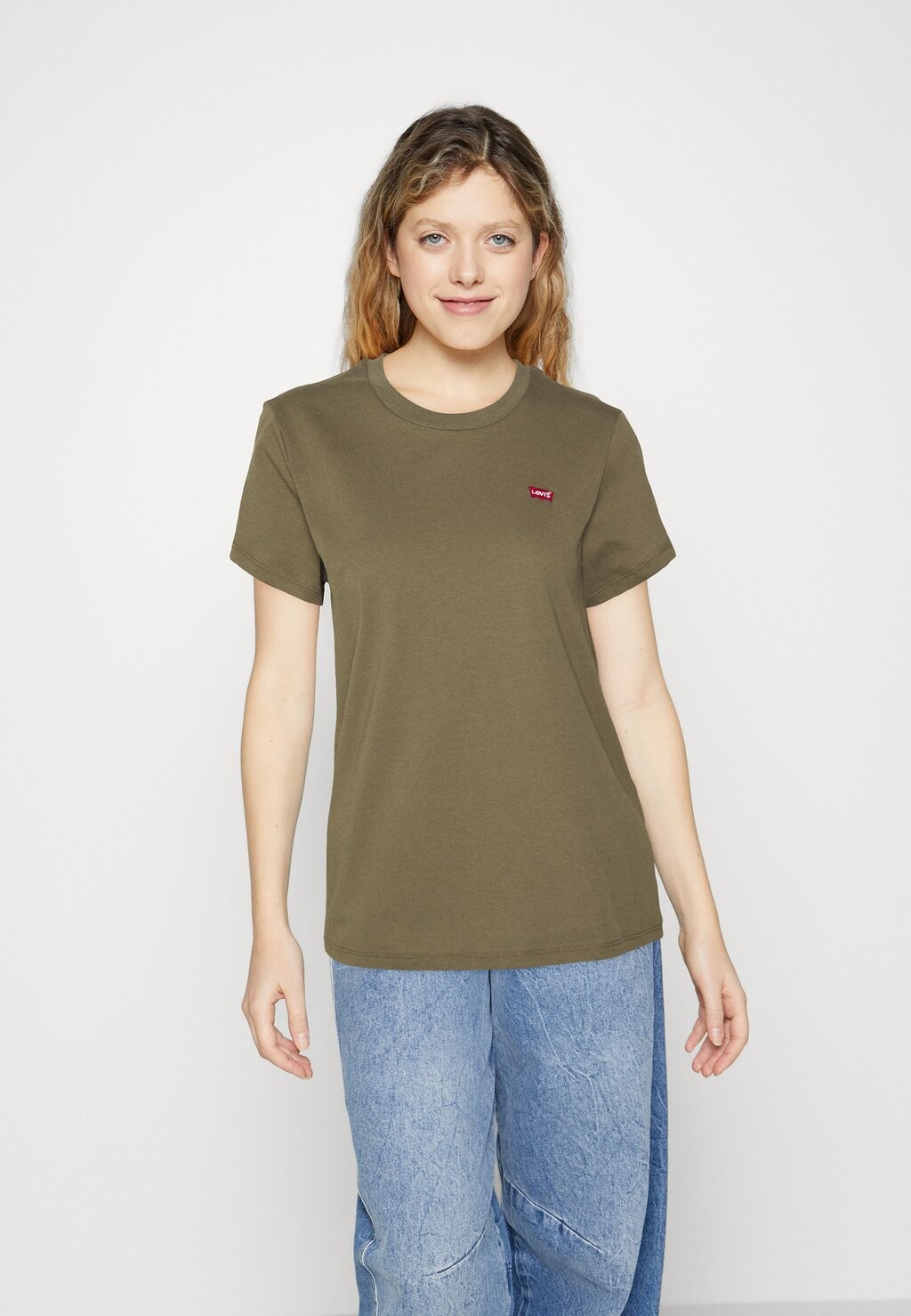 

Базовая футболка Levi's