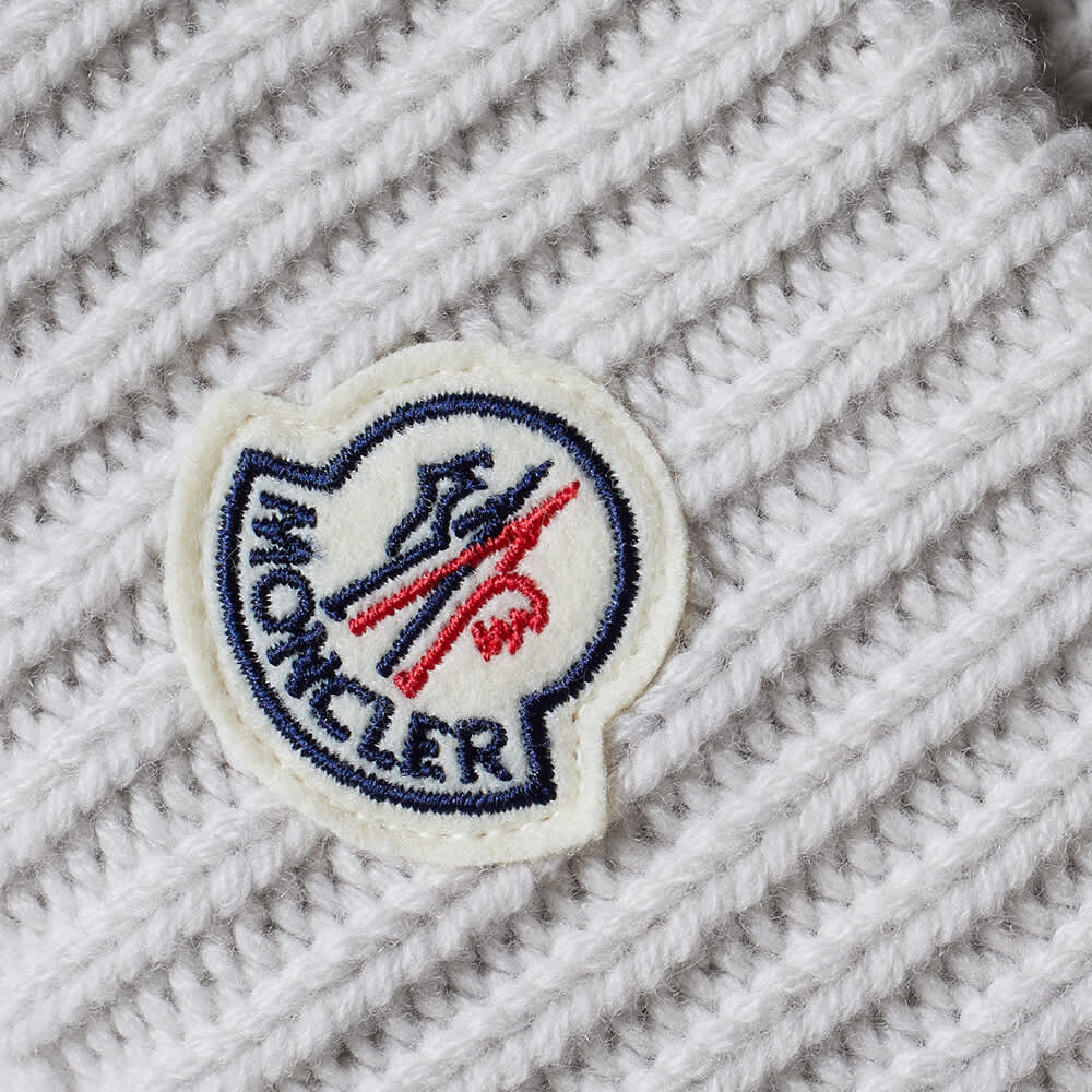 

шапка большого размера Moncler