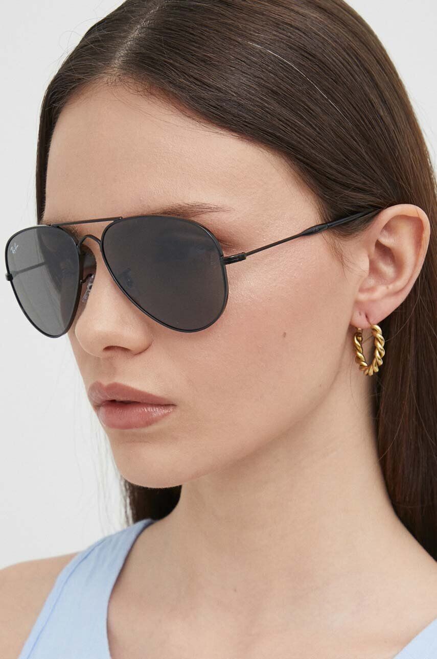 

Солнцезащитные очки Ray-Ban, черный