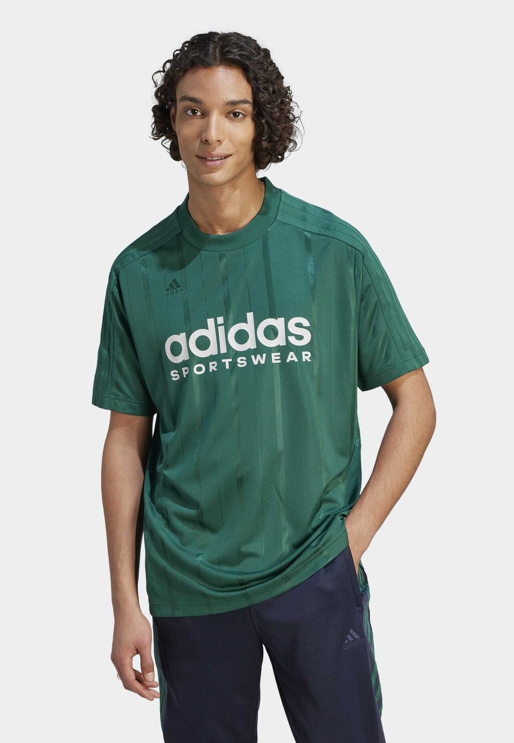 

Футболка с принтом Adidas, зеленый