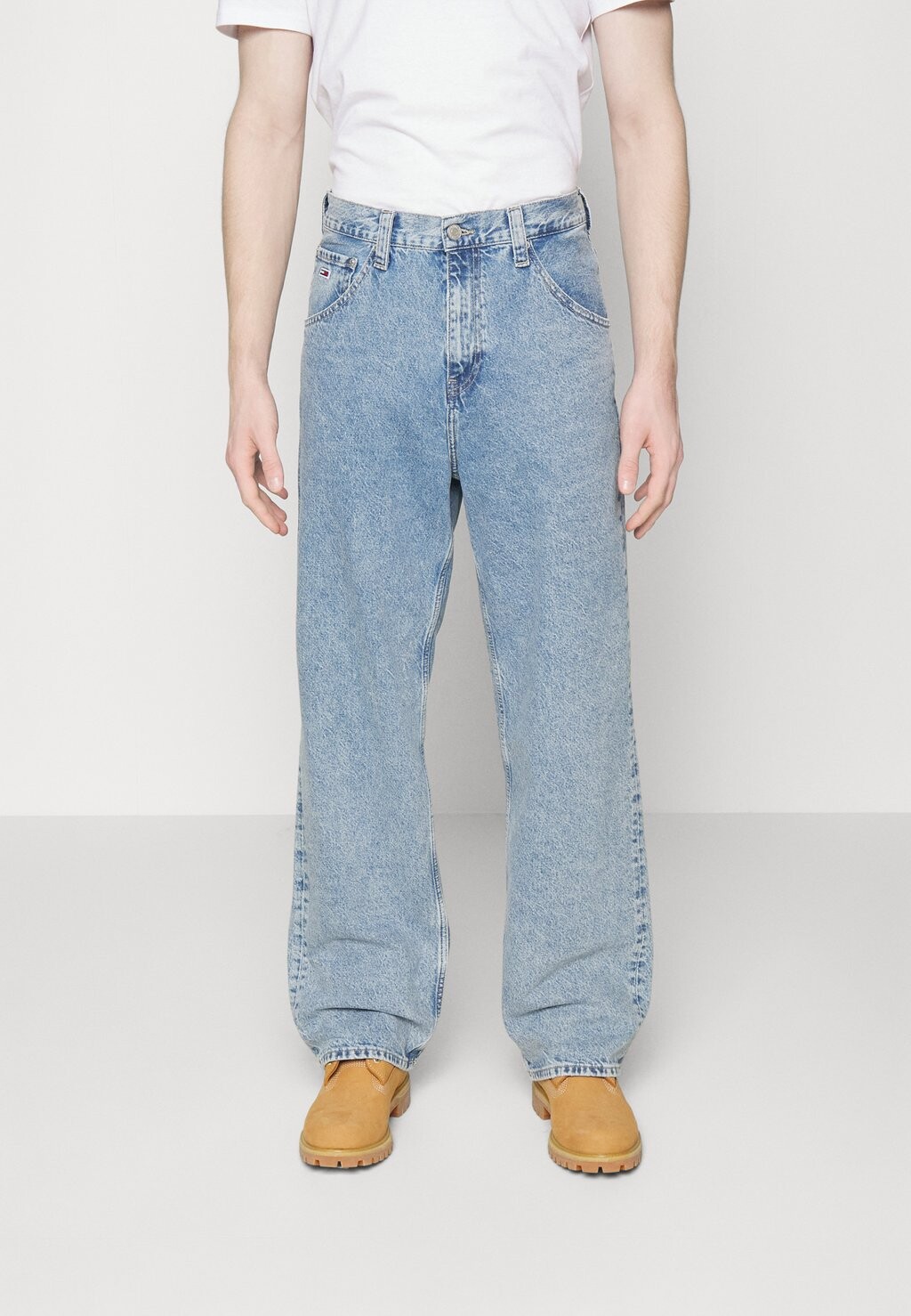 

Джинсы свободного кроя Tommy Jeans