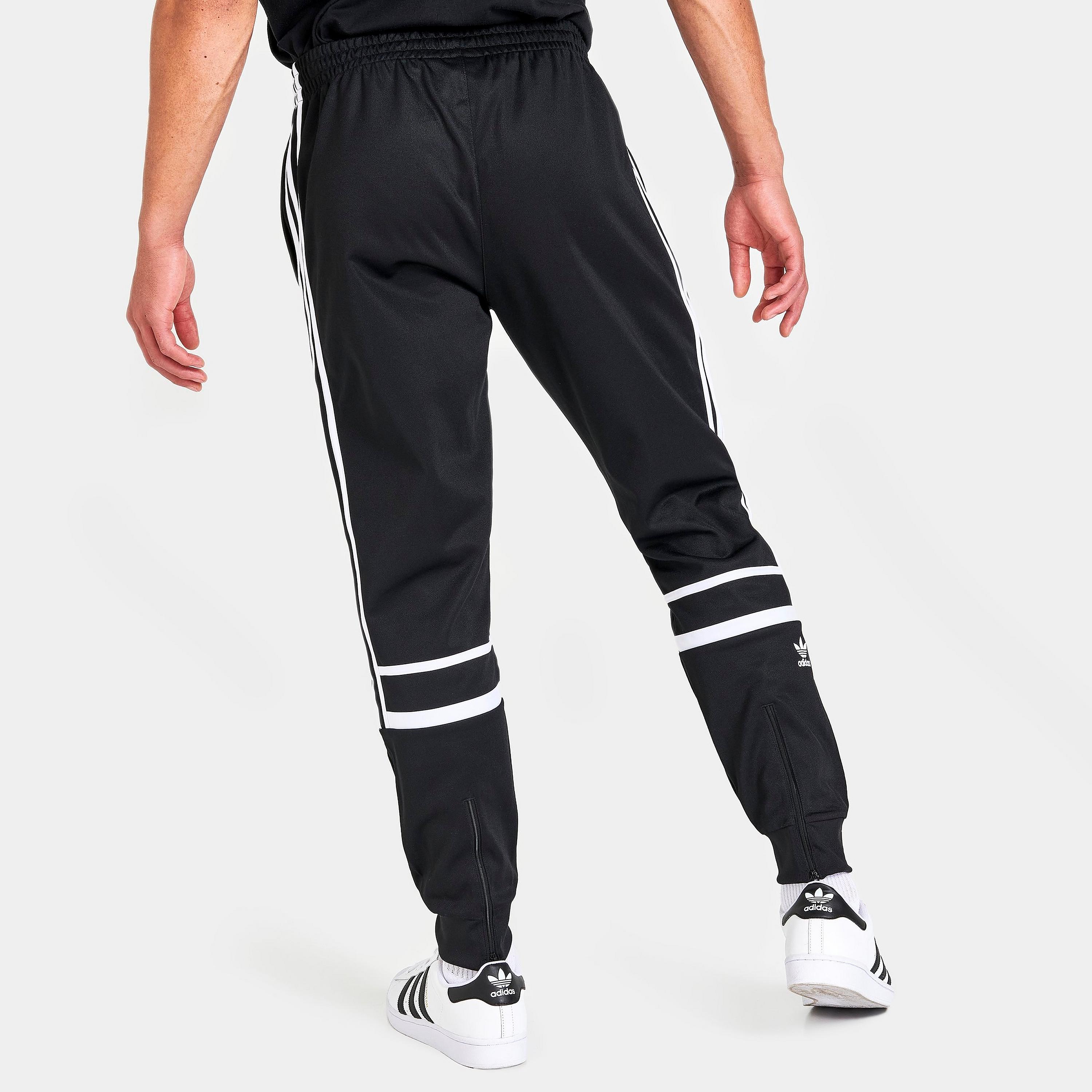 Мужские брюки Adidas Originals Adicolor Classics Cut Line, черный –заказать по выгодной цене из-за рубежа в «CDEK.Shopping»