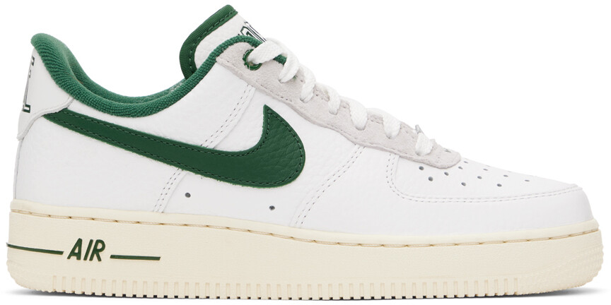 

Белые кроссовки Nike Air Force 1 07 LX