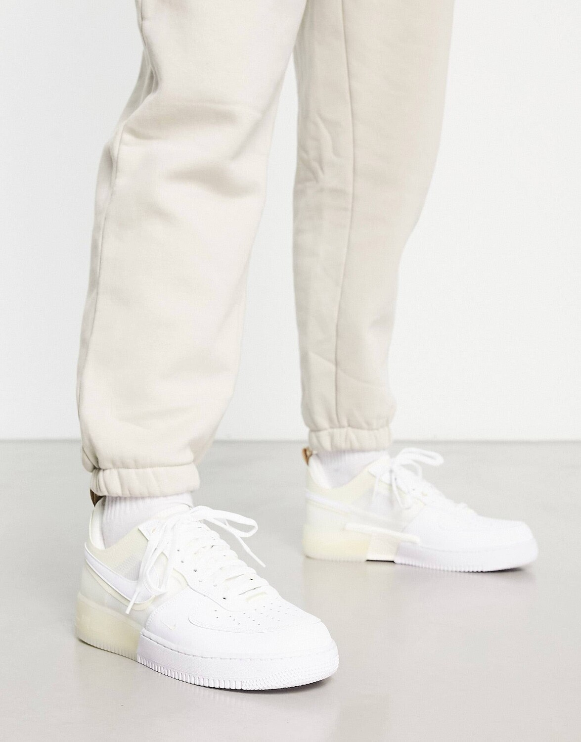 

Кроссовки Nike Air Force 1 React белого цвета с кокосовым молоком