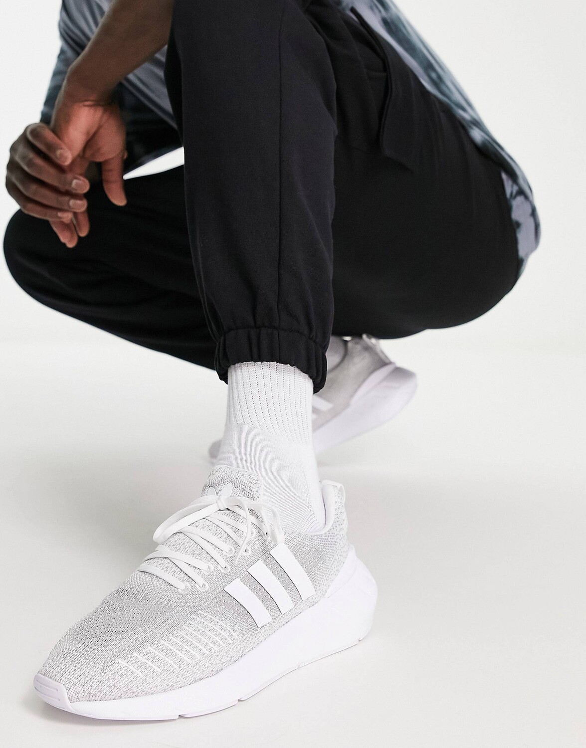 

Бело-серые кроссовки adidas Originals Swift Run 22