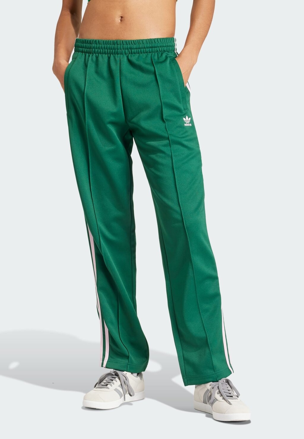 

Спортивные брюки Classics Track Pant Loose adidas Originals, цвет collegiate green/true pink