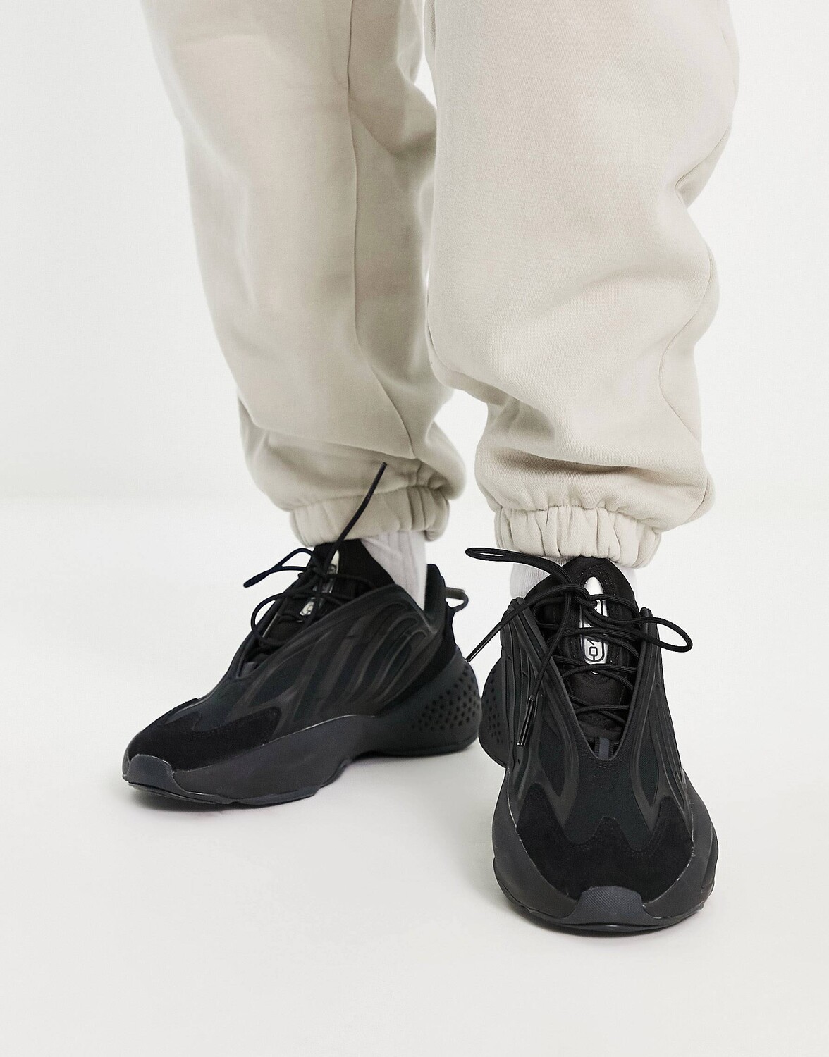 

Черные кроссовки adidas Originals Ozrah
