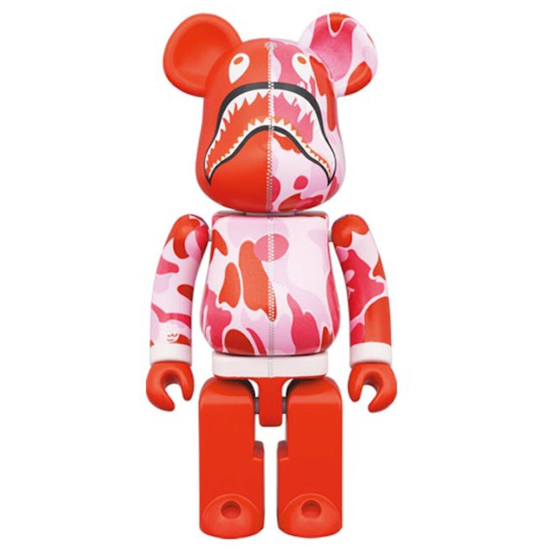 Фигурка виниловая Bearbrick x BAPE ABC Camo Shark Chogokin 200%, розовый коллекционная фигурка genshin impact signora 13 см plexido