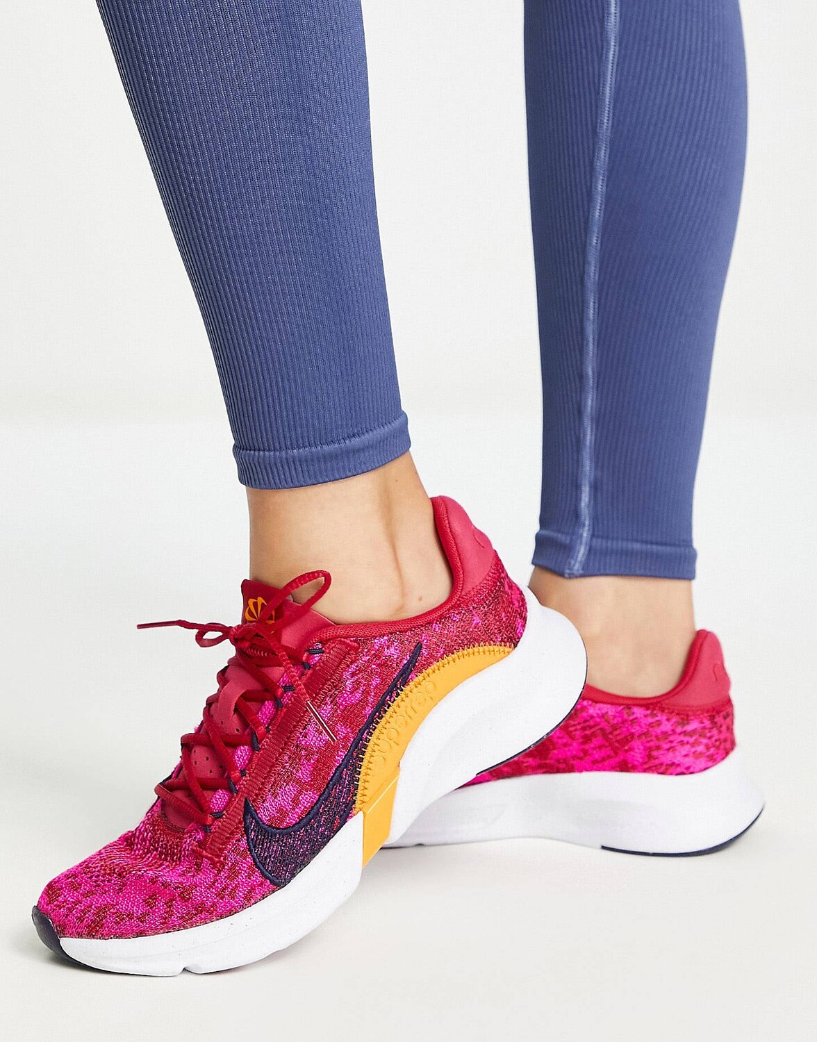 

Ярко-розовые вязаные кроссовки Nike Training SuperRep Go 3