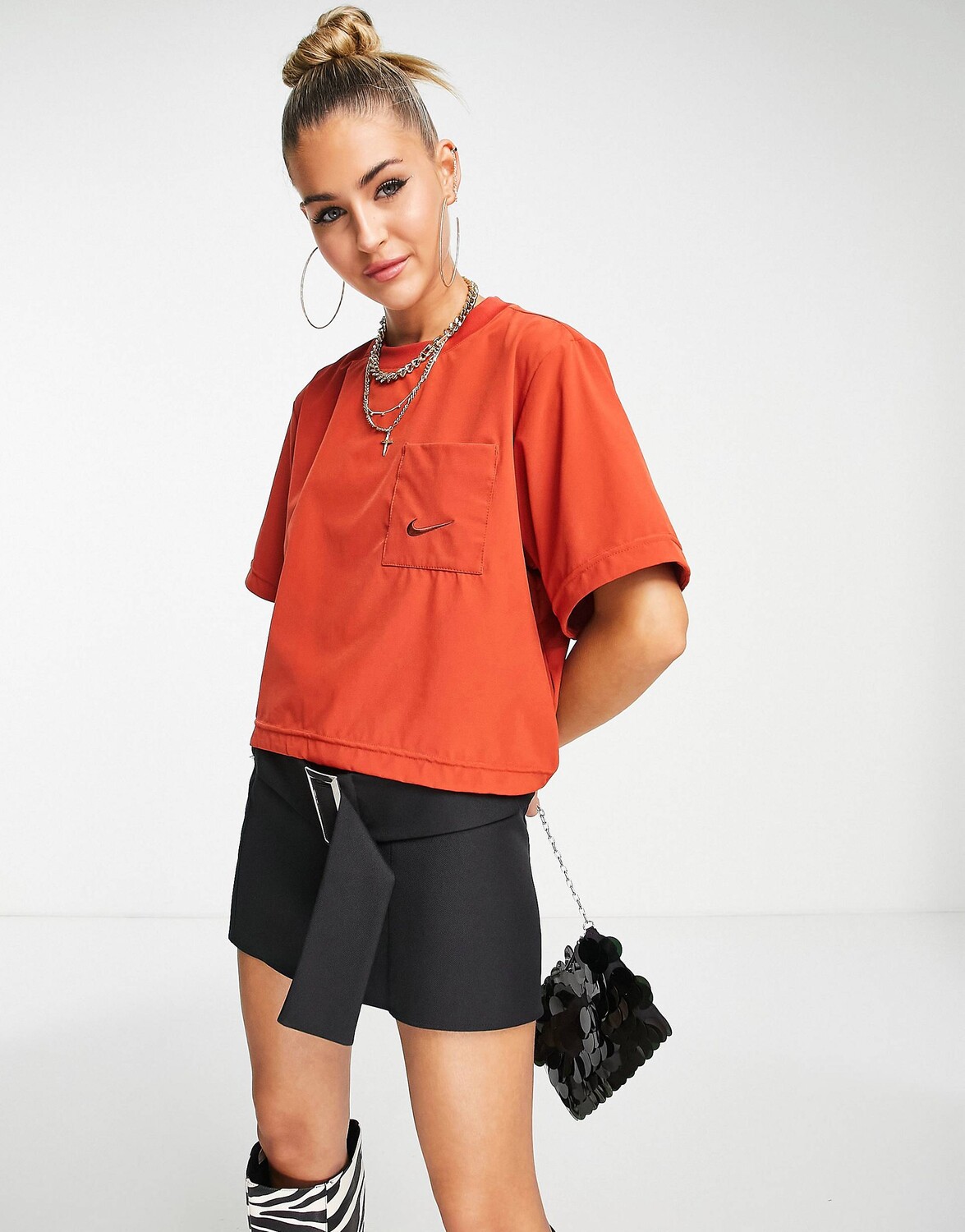 

Коричневая коричневая укороченная футболка свободного кроя Nike casual