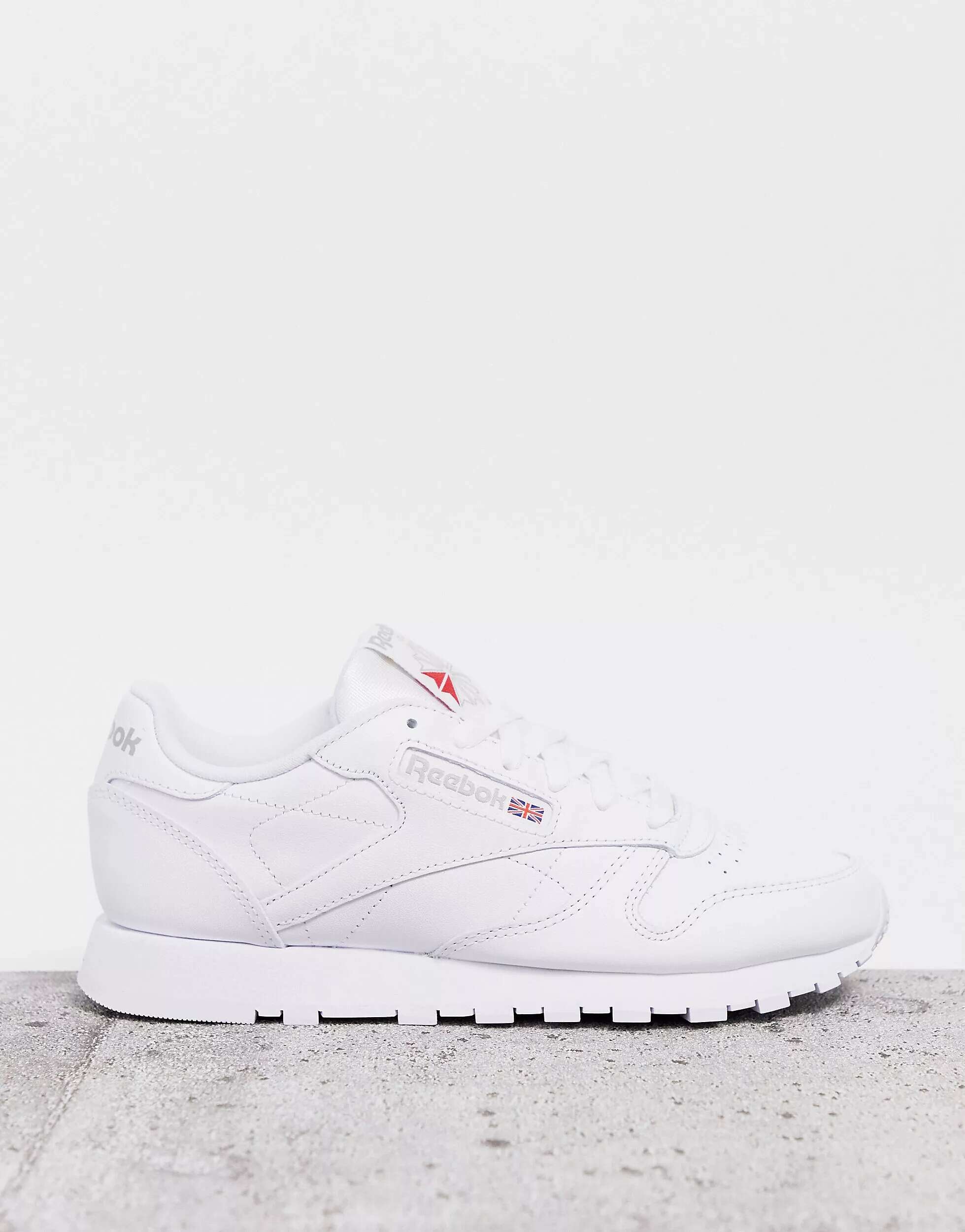 Reebok white leather. Reebok Classic Leather White. Кроссовки Reebok Classic белые женские. Кроссовки рибок женские белые кожаные классика. Reebok Classic Leather женские белые.