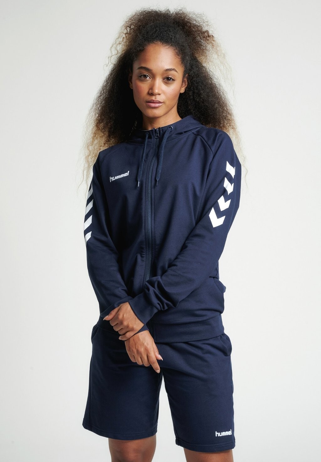 

Толстовка на молнии Hummel
