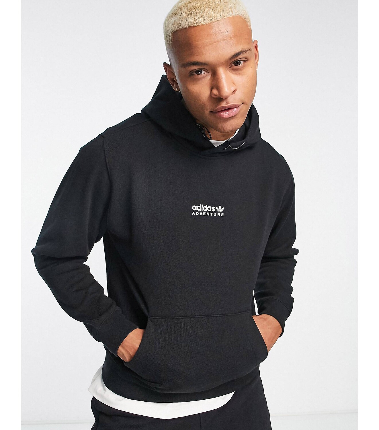 

Худи черного цвета с логотипом на груди adidas Originals Adventure