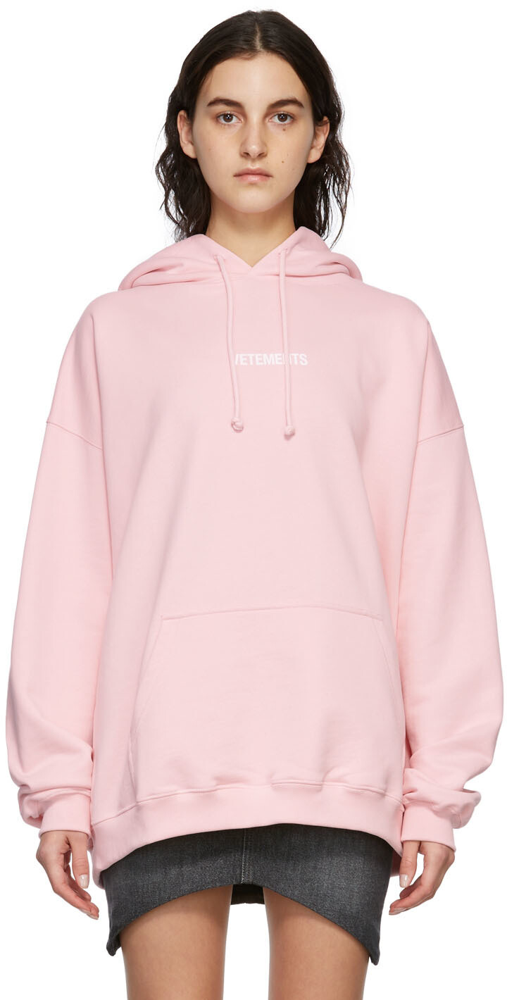 

Худи розового цвета с логотипом VETEMENTS