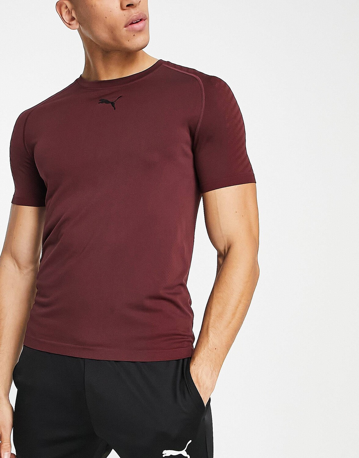 

Бордовая бесшовная футболка Puma Training Formknit