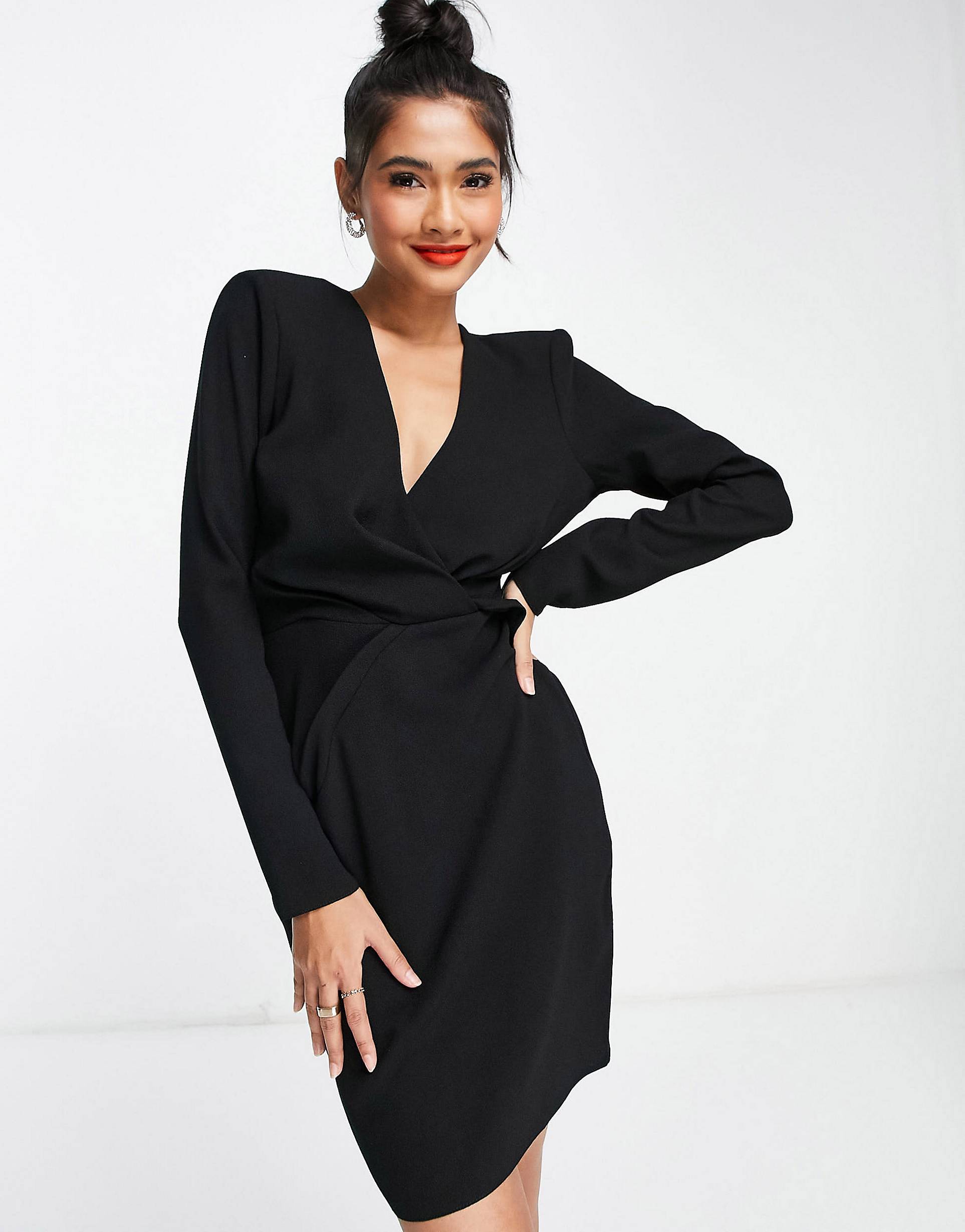 Черное платье мини с глубоким вырезом на плече и закрученными спереди ASOS DESIGN