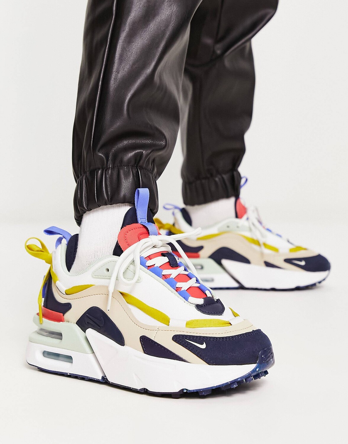 

Кроссовки Nike Air Max Furyosa в сочетании белого, фисташкового и бежевого цветов