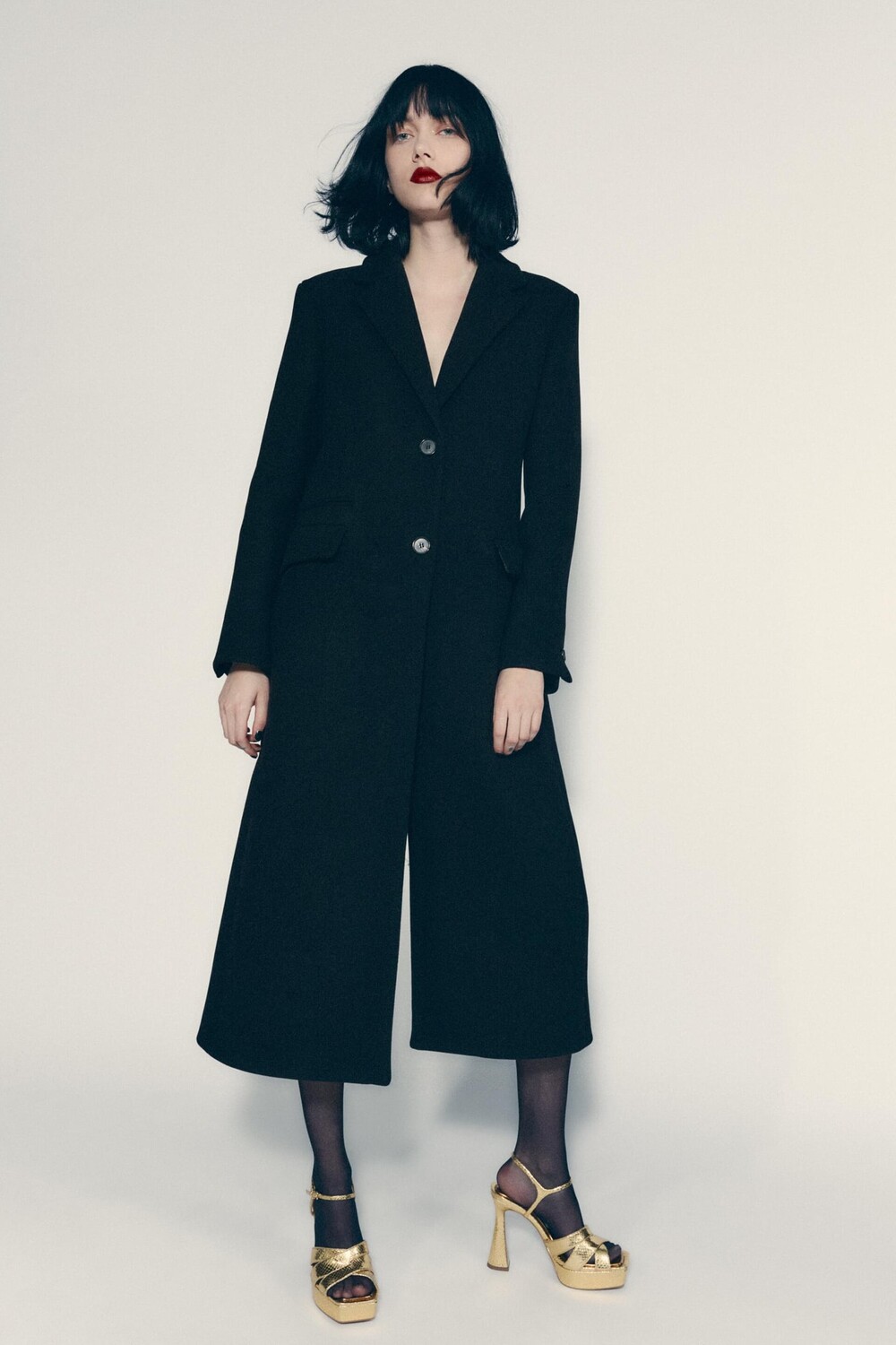

Сандалии на платформе с металлическим животным принтом ZARA, золотой