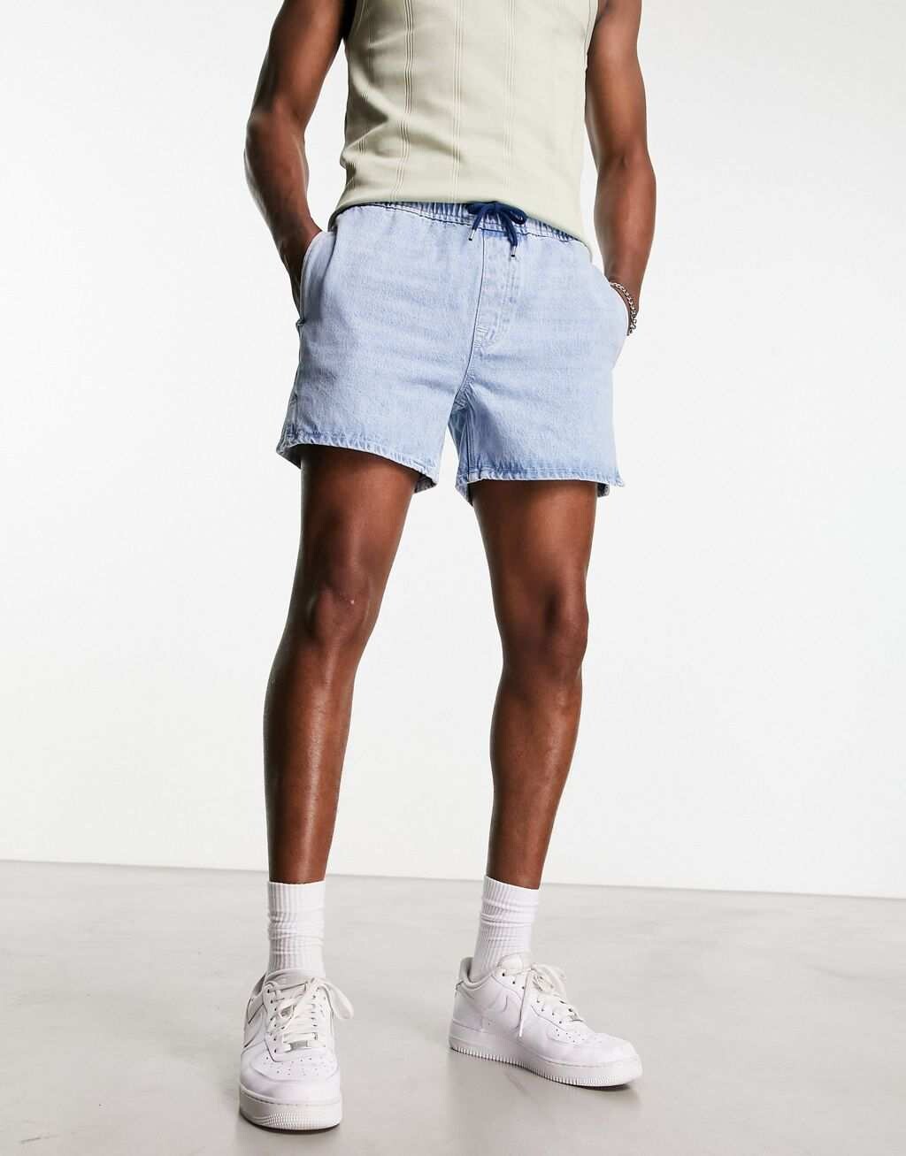

Светло-голубые укороченные джинсовые шорты ASOS DESIGN