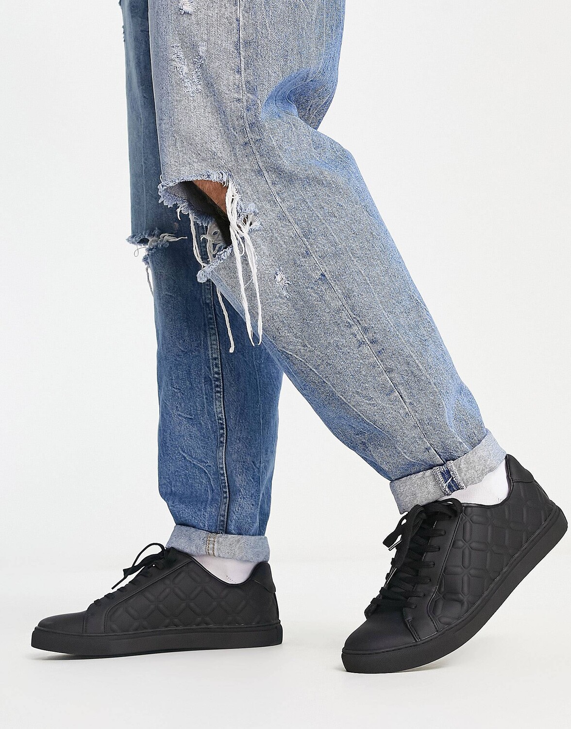 

Черные кроссовки на шнуровке с рельефными вставками ASOS DESIGN