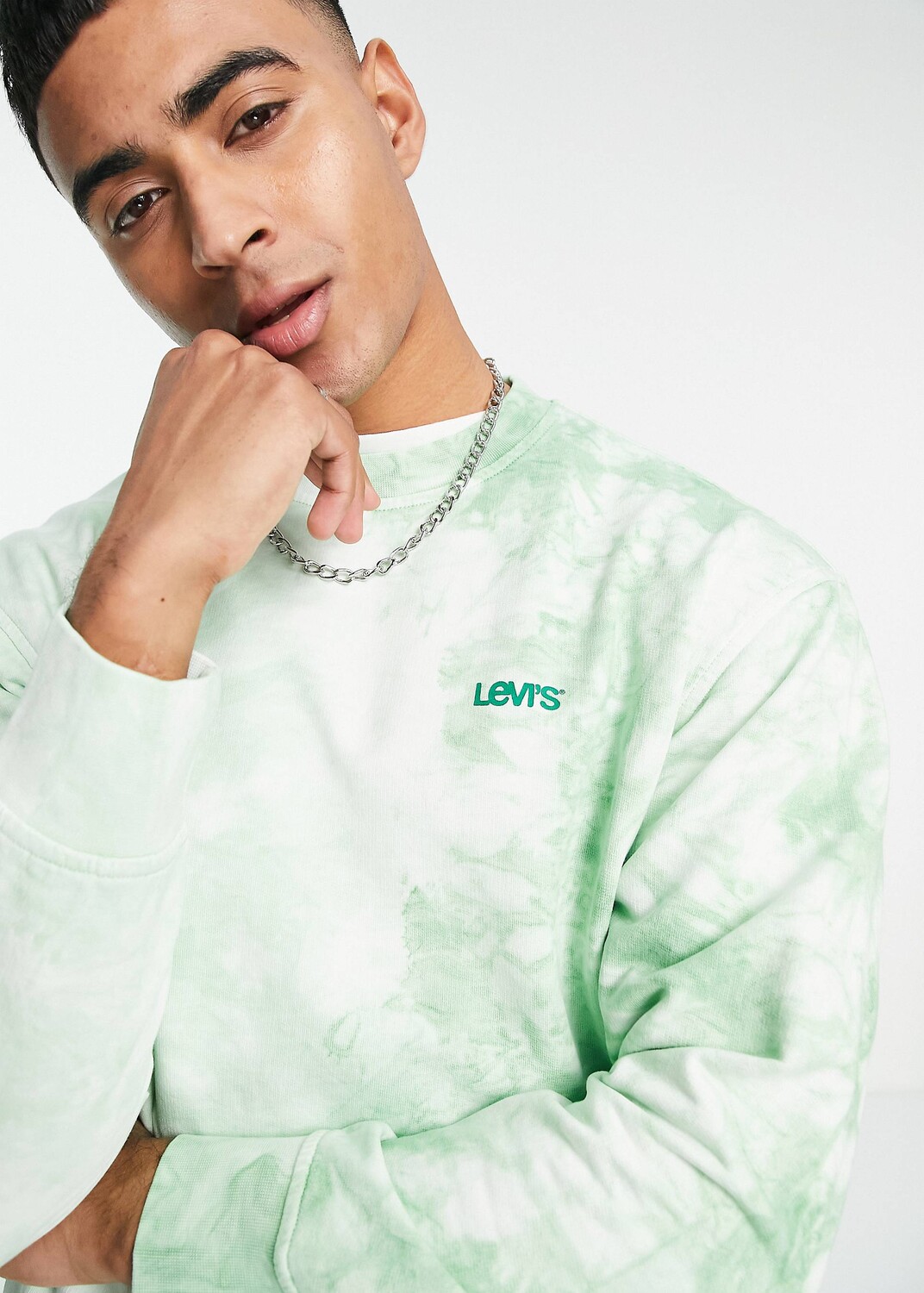 

Зеленая толстовка Levi's с принтом тай-дай и небольшим логотипом