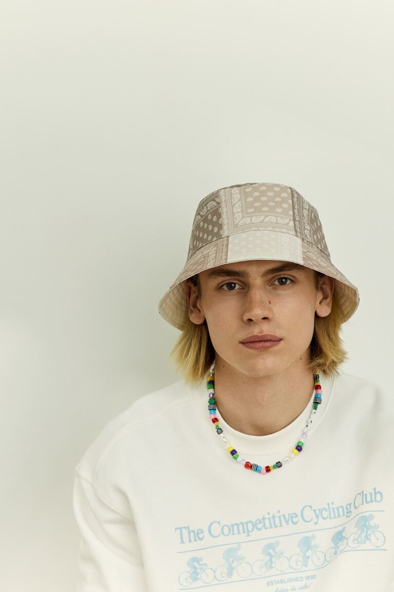 

Двусторонняя хлопковая рыбацкая шапка H&M, бежевый/пейсли