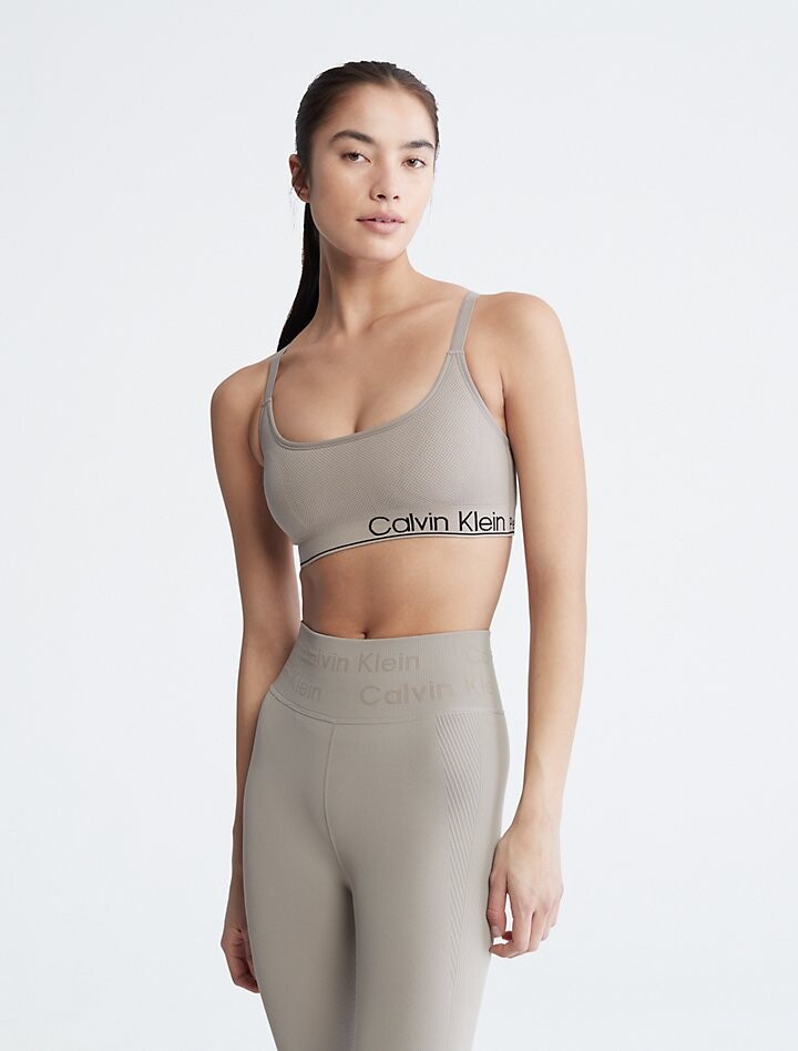 

Спортивное бра средней плотности с круглым вырезом Calvin Klein