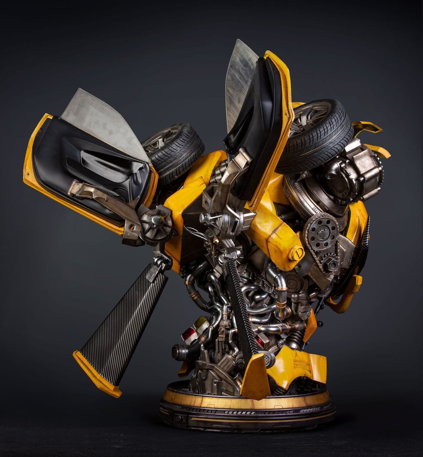 

Фигурка коллекционная Queen Studios Ultimate Scale Bumblebee Bust, 85 см