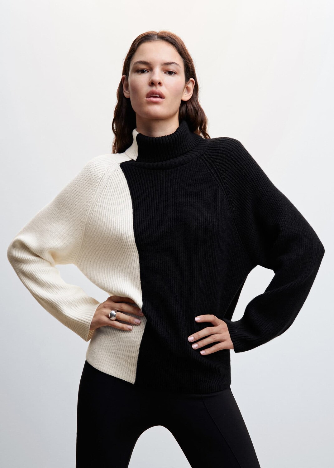 

Свитер с вырезом горловины MANGO, черный