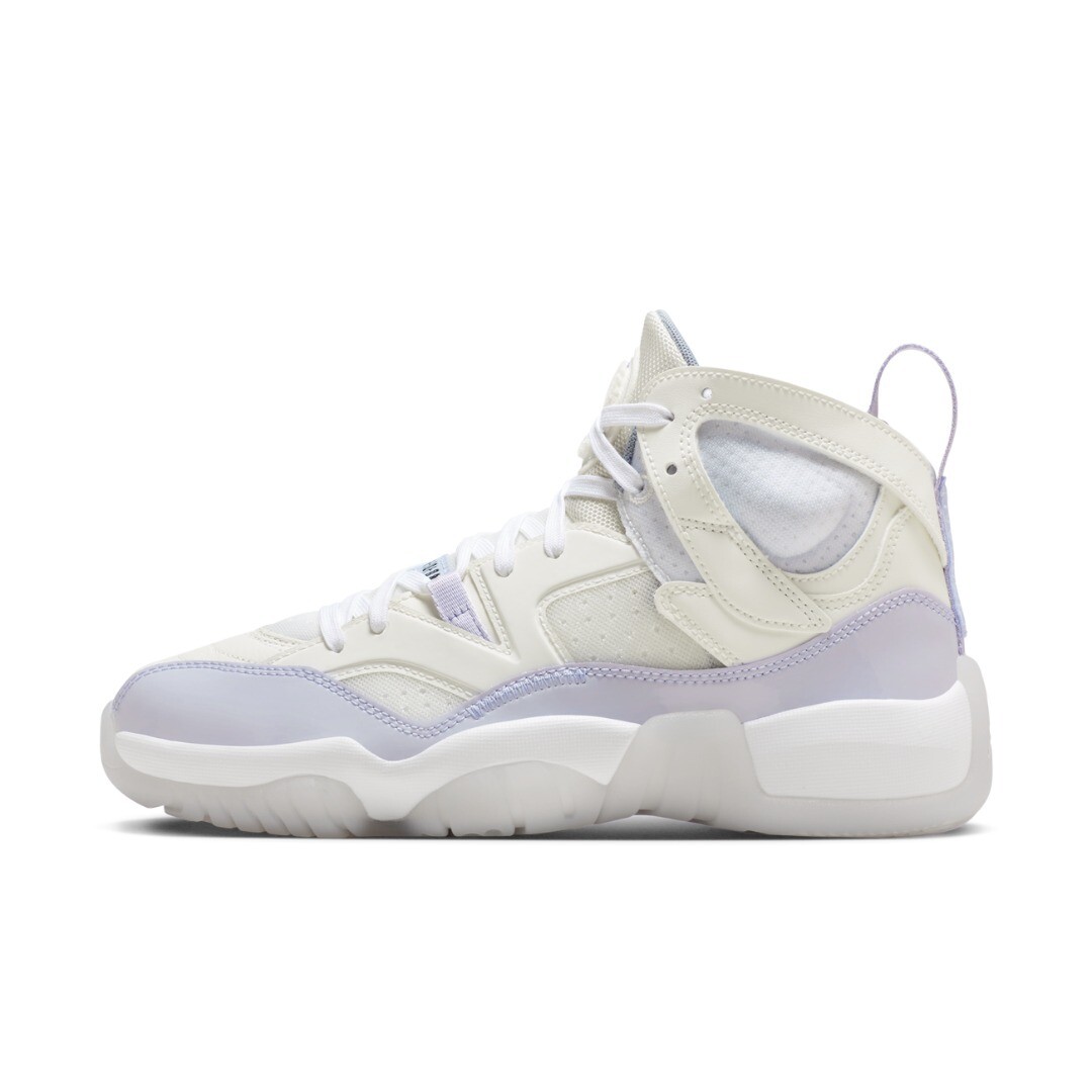 

Кроссовки Nike Air Jordan Jumpman Two Trey, бежевый/светло-фиолетовый