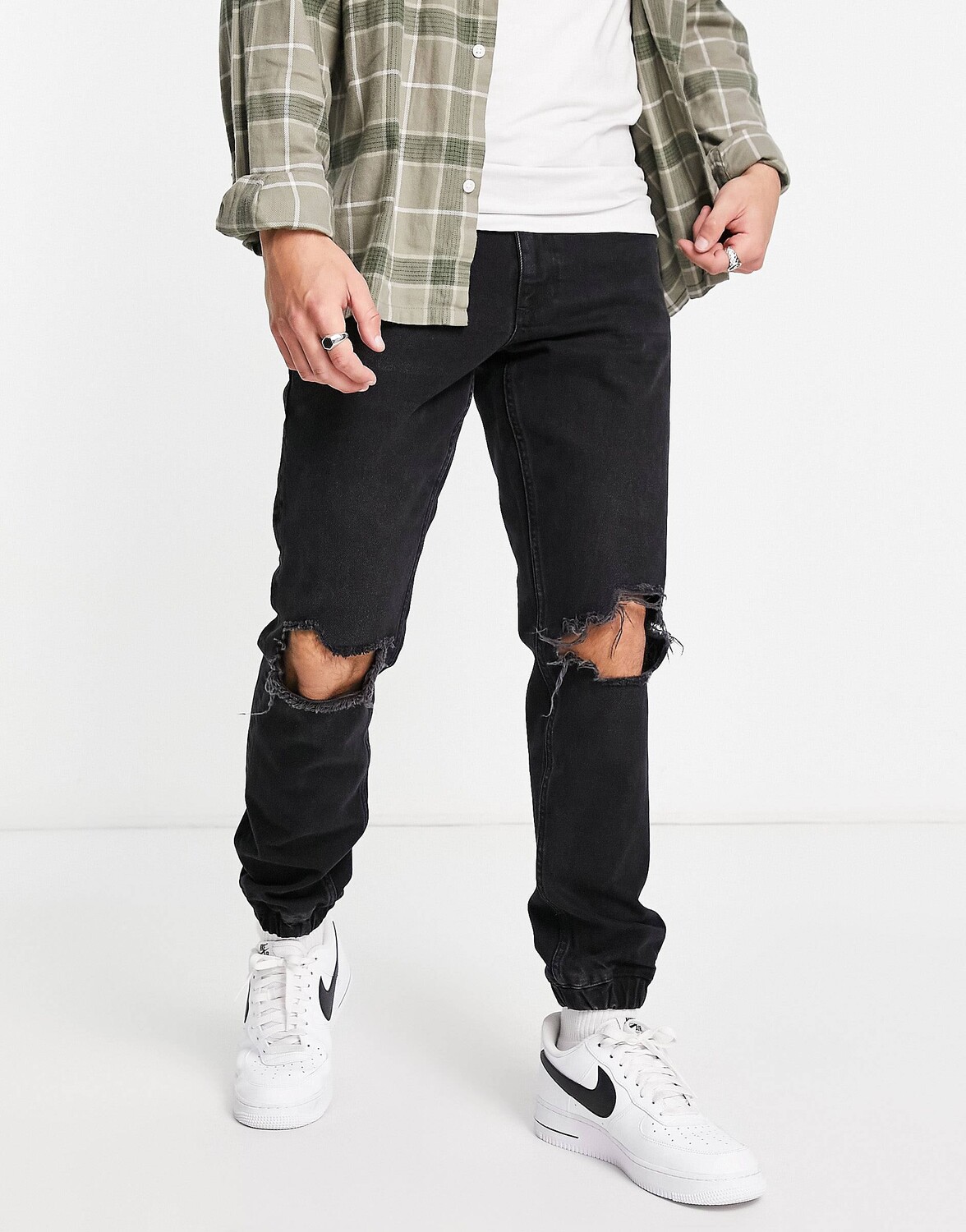 

Черные зауженные джинсы с эластичным низом ASOS DESIGN