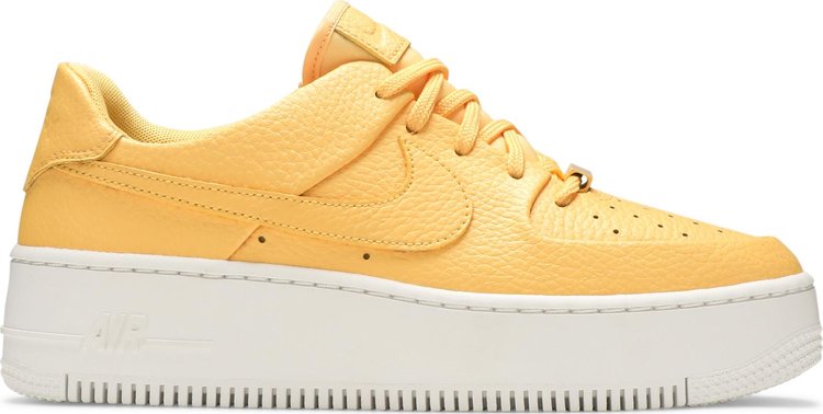 

Кроссовки Nike Wmns Air Force 1 Sage Low 'Topaz Gold', золотой, Желтый