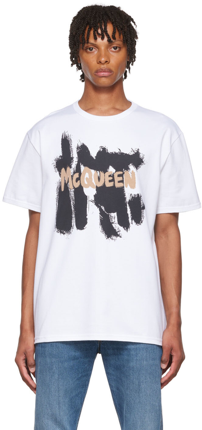 

Белая футболка с граффити Alexander McQueen