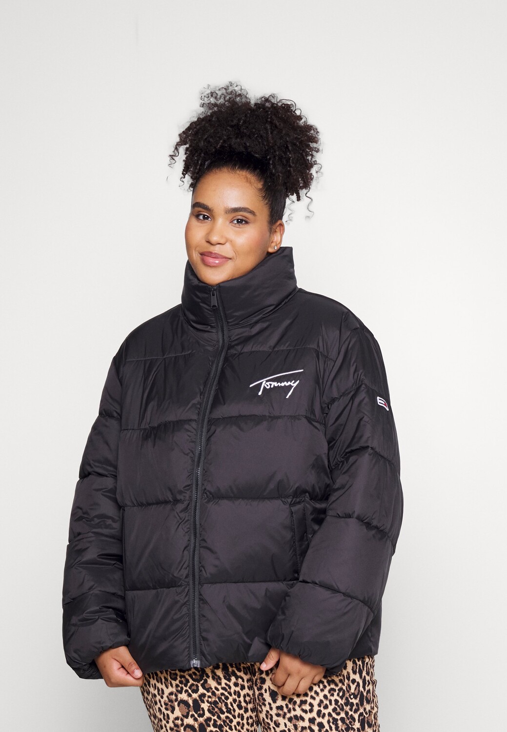 

Пальто классическое Tommy Jeans Curve, черный