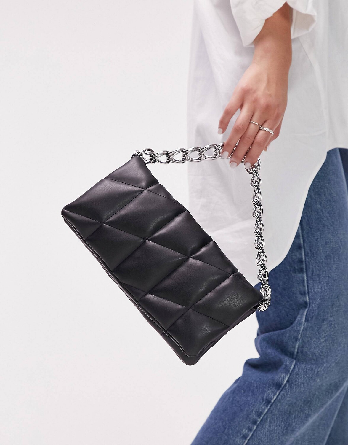 

Черная стеганая сумка через плечо Topshop calla