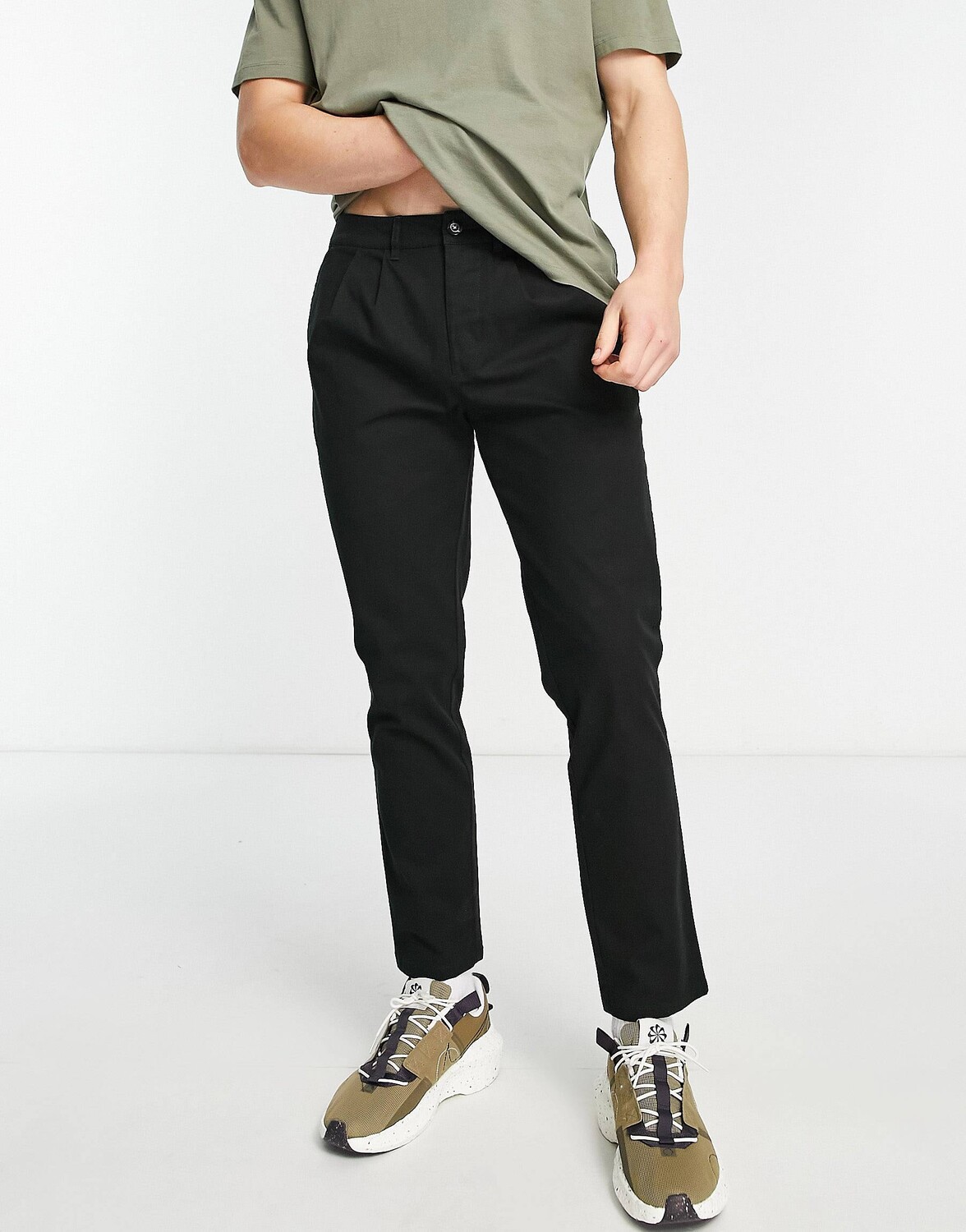 

Черные брюки чинос со складками ASOS DESIGN, Черный