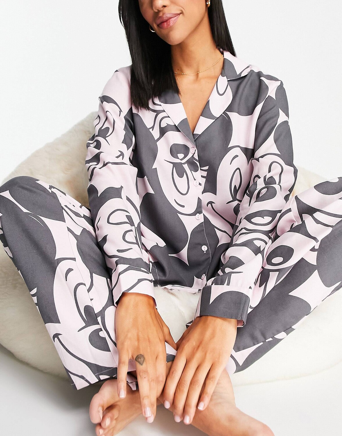 

Розовый и черный пижамный комплект с модальной рубашкой и брюками ASOS DESIGN Mickey Mouse