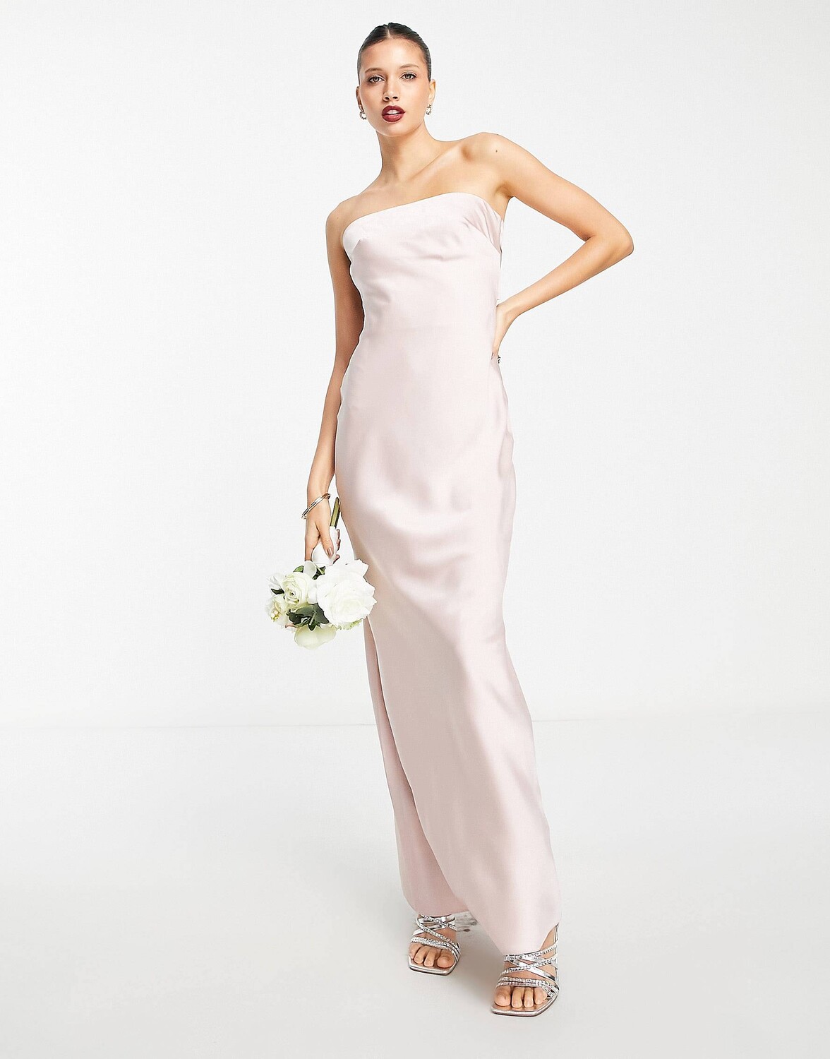 

Атласное платье макси-бандо с пуговицами сзади ASOS DESIGN Bridesmaid