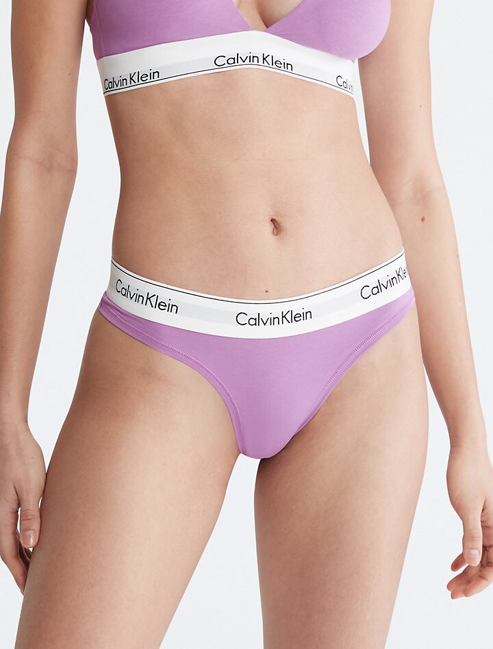 

Современные хлопковые стринги Calvin Klein