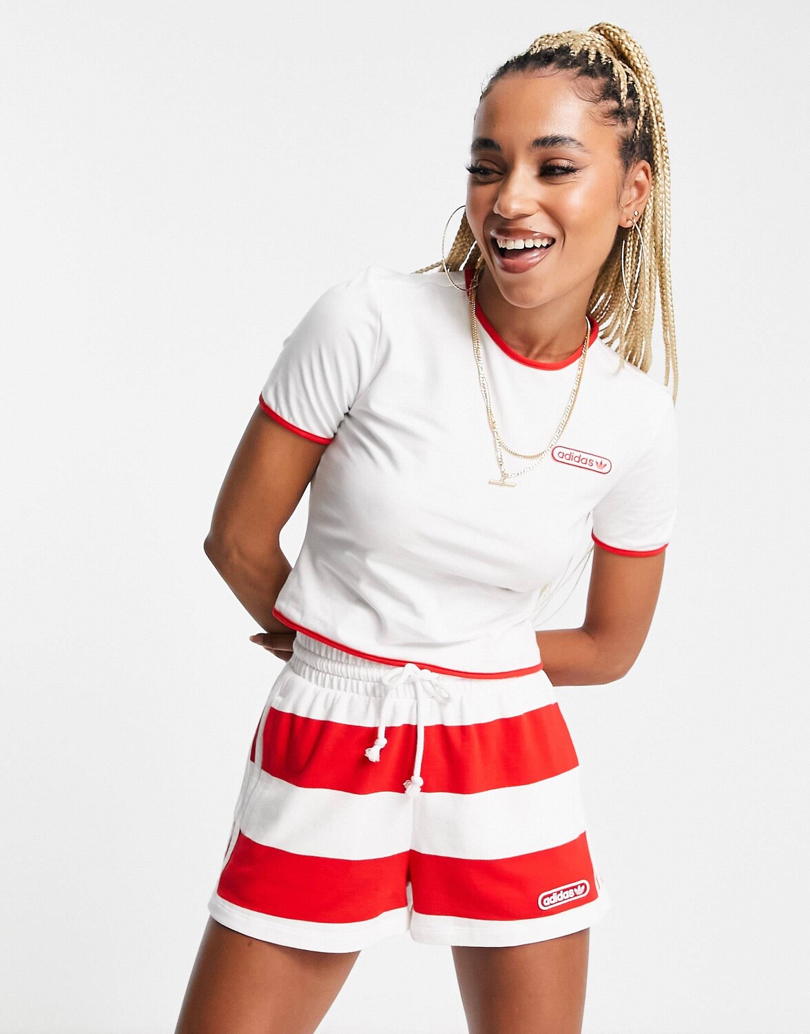 

Белая укороченная футболка adidas Originals Resort с красной окантовкой, Красный