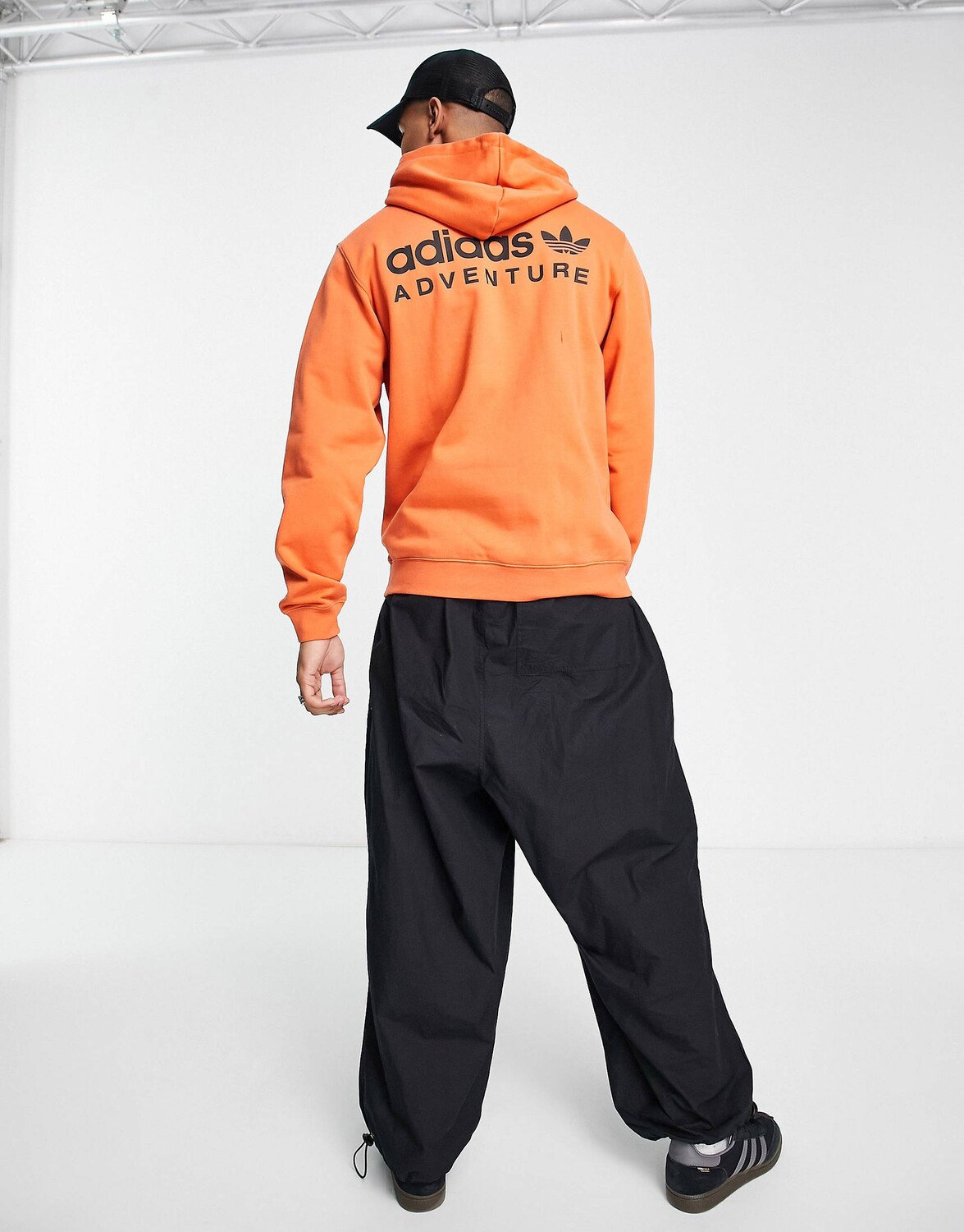 

Худи оранжевого цвета adidas Originals Adventure