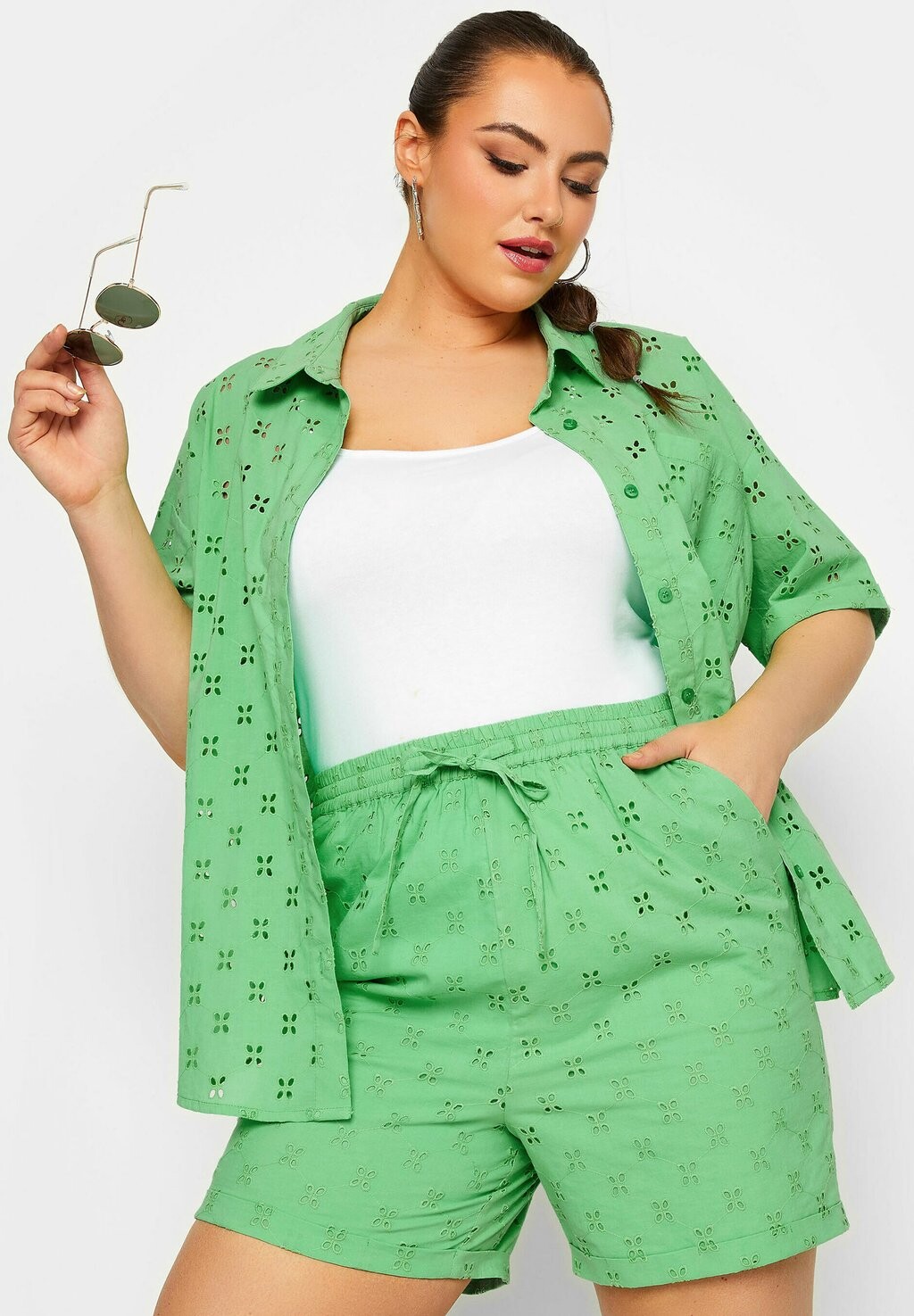 

Шорты Yours Clothing, зеленый