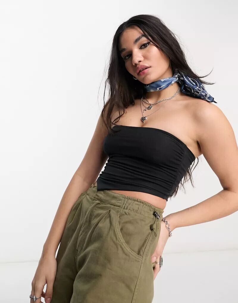 

Черный топ-бандо с V-образным краем и рюшами по бокам ASOS