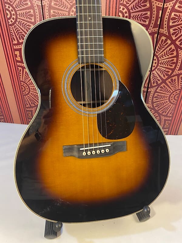 

Martin OM-28 2022 - солнечные лучи и палисандр
