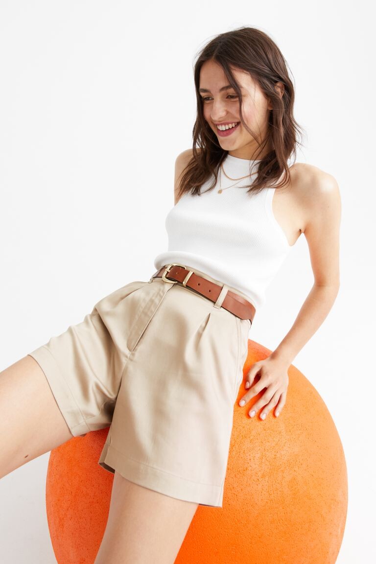 

Шорты чинос с оттенком лиоцелла H&M, бежевый