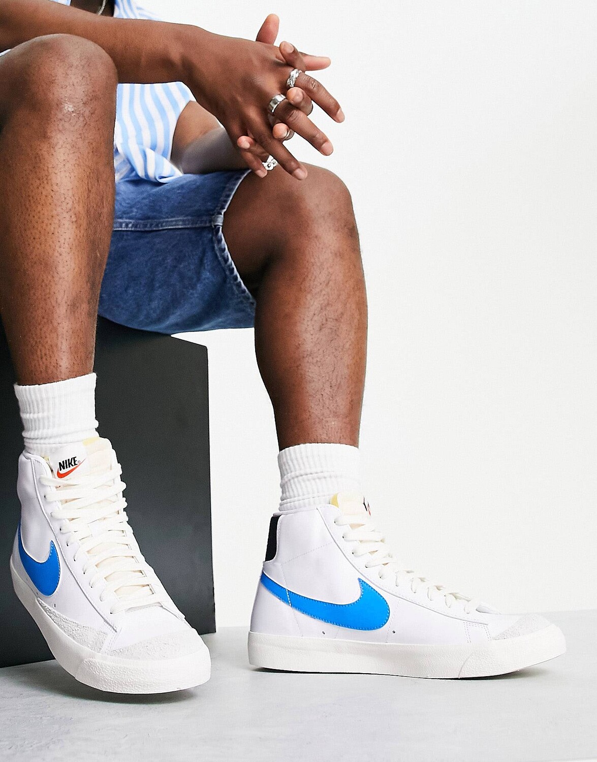 

Кроссовки Nike Blazer Mid '77 белого и синего цвета
