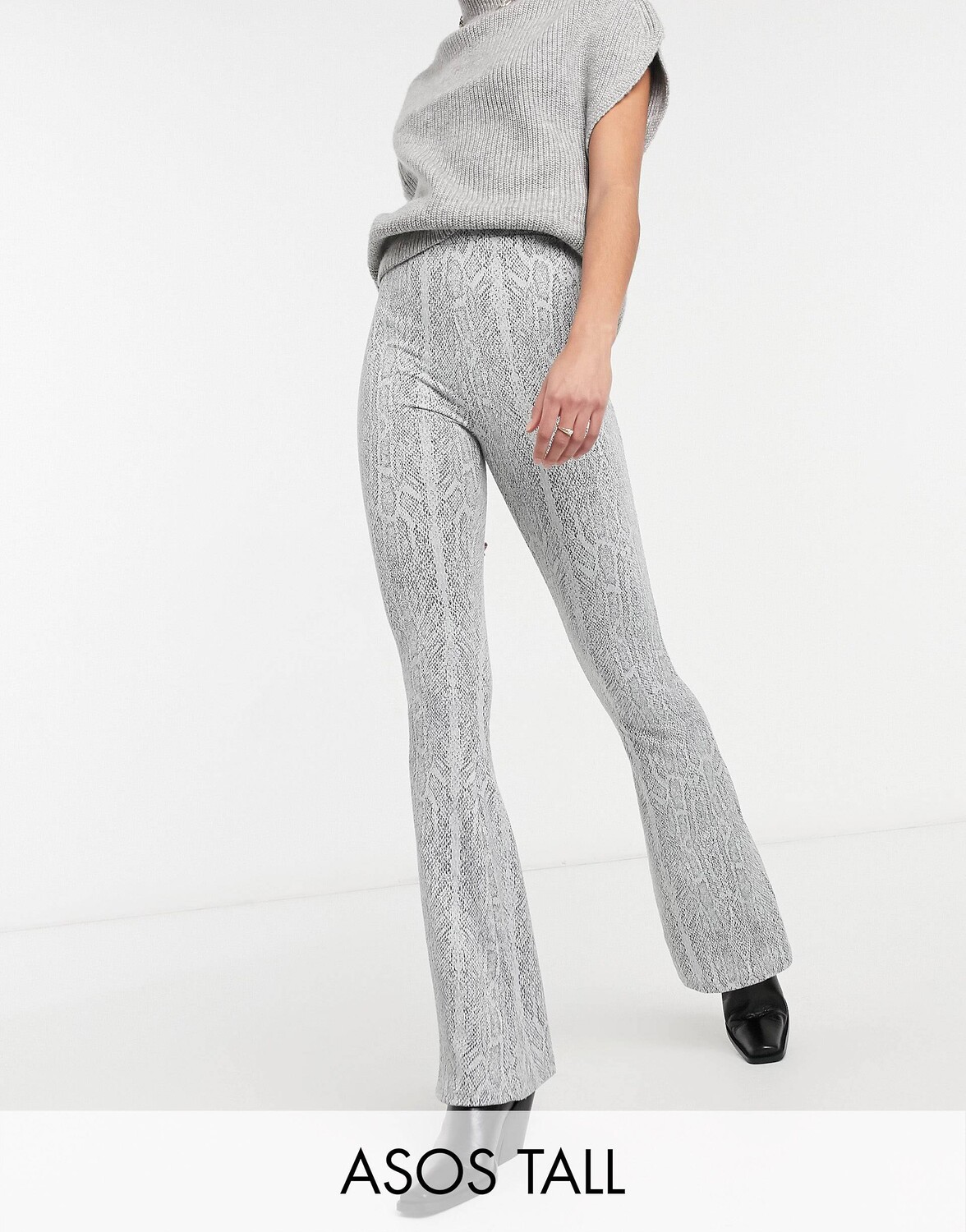 

Текстурированный клеш со змеиным принтом ASOS DESIGN Tall